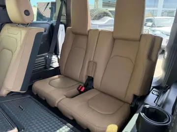 LAND ROVER Defender 110 D300 X-Dynamic HSE 7 Sitz BLACKPACK