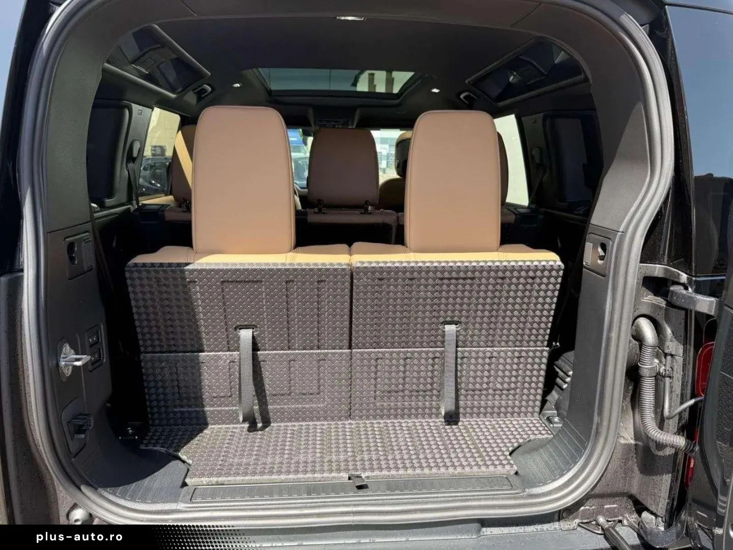 LAND ROVER Defender 110 D300 X-Dynamic HSE 7 Sitz BLACKPACK