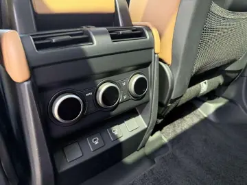 LAND ROVER Defender 110 D300 X-Dynamic HSE 7 Sitz BLACKPACK