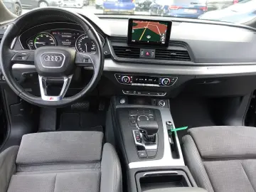 AUDI Q5 2.0 TFSI e quattro S-Line Aut.LED APP DAB NAV