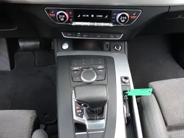 AUDI Q5 2.0 TFSI e quattro S-Line Aut.LED APP DAB NAV