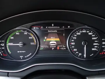 AUDI Q5 2.0 TFSI e quattro S-Line Aut.LED APP DAB NAV