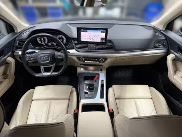 AUDI Q5 quattro HYBRID