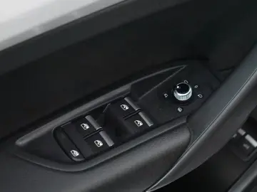 AUDI Q5 55 TFSIe Quatt Sport S LINE NAVI LED ACC