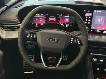 AUDI Q5 S-Line 2.0 TDI quattro