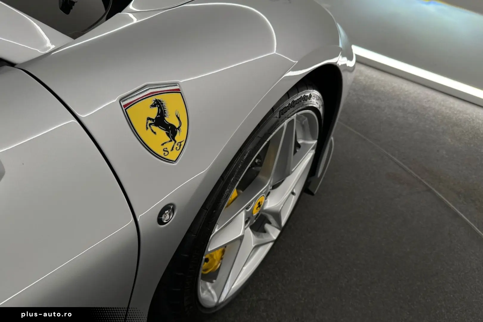 FERRARI F8 Spider   Argento Nurburgring   Ferrari Approv