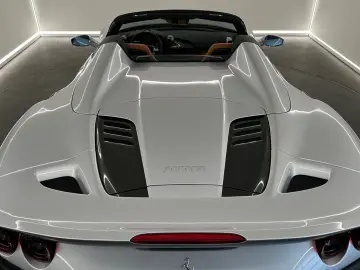 FERRARI F8 Spider   Argento Nurburgring   Ferrari Approv