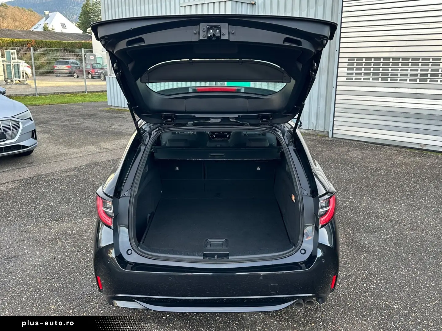 TOYOTA Corolla Touring Sports Hybrid LED NAVI ALU CAM