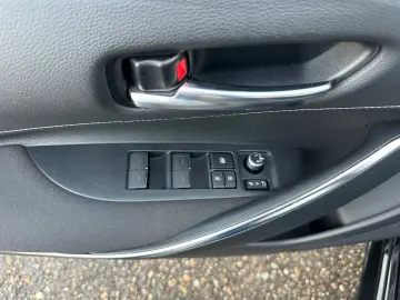 TOYOTA Corolla Touring Sports Hybrid LED NAVI ALU CAM