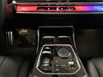 BMW 750e xDrive M Sport Pro TV