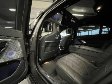 BMW 750e xDrive M Sport Pro TV