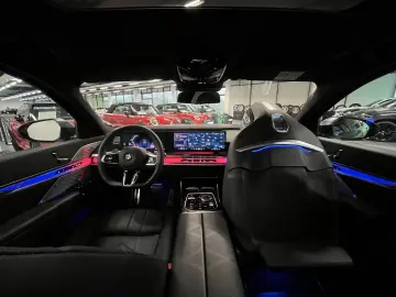 BMW 750e xDrive M Sport Pro TV
