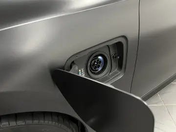 BMW 750e xDrive M Sport Pro TV