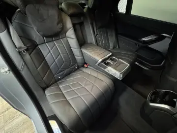 BMW 740d xDrive M Sport Pro TV Executive Lounge