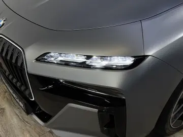 BMW 740d xDrive M Sport Pro TV Executive Lounge