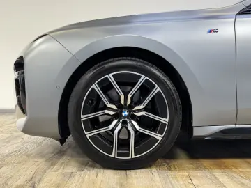 BMW 740d xDrive M Sport Pro TV Executive Lounge