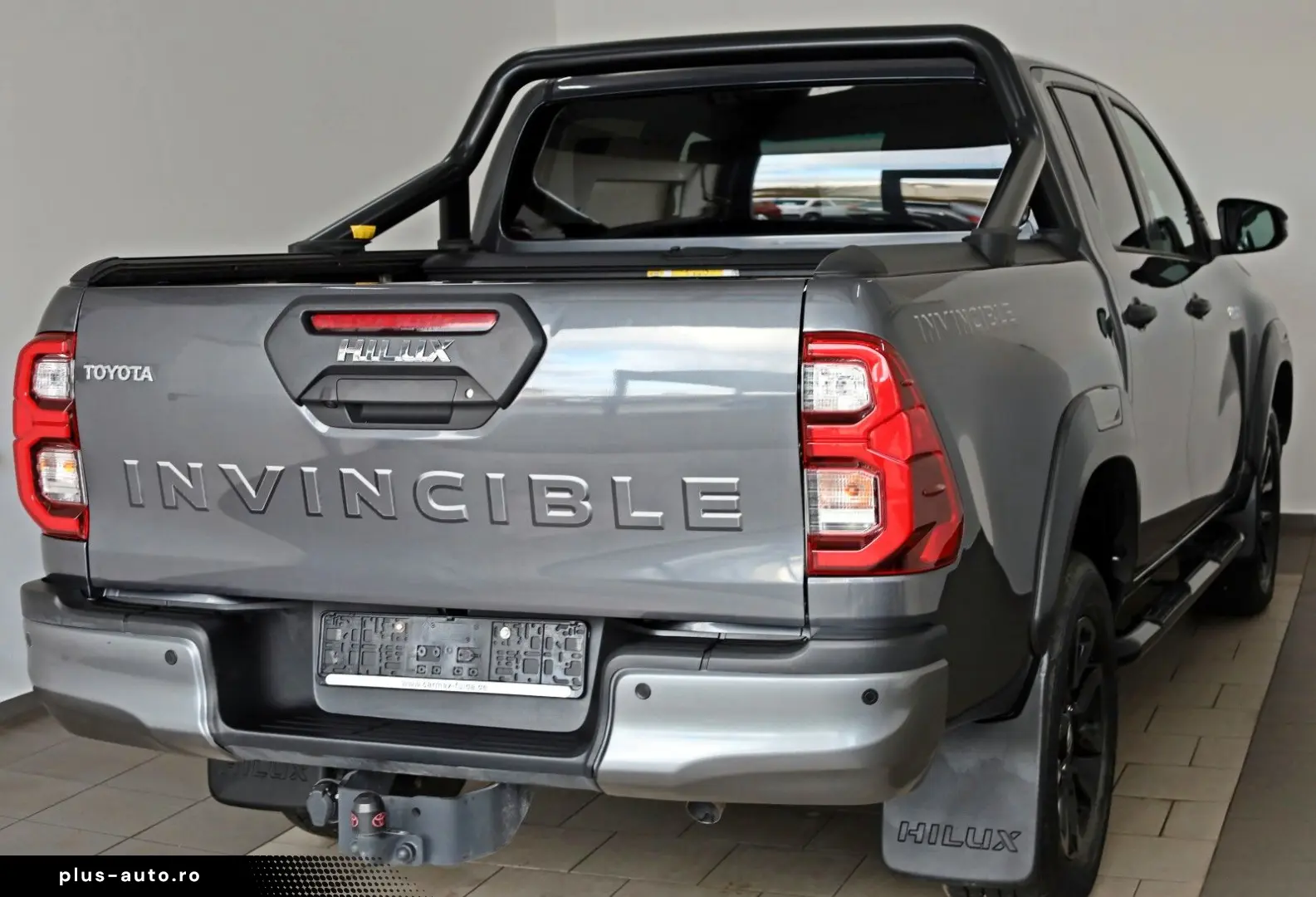 TOYOTA Hilux 2.8 D-4D Invincible Leder ACC Rollo AHK
