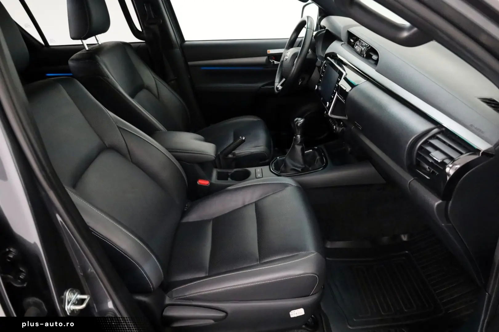 TOYOTA Hilux 2.8 D-4D Invincible Leder ACC Rollo AHK