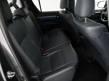 TOYOTA Hilux 2.8 D-4D Invincible Leder ACC Rollo AHK