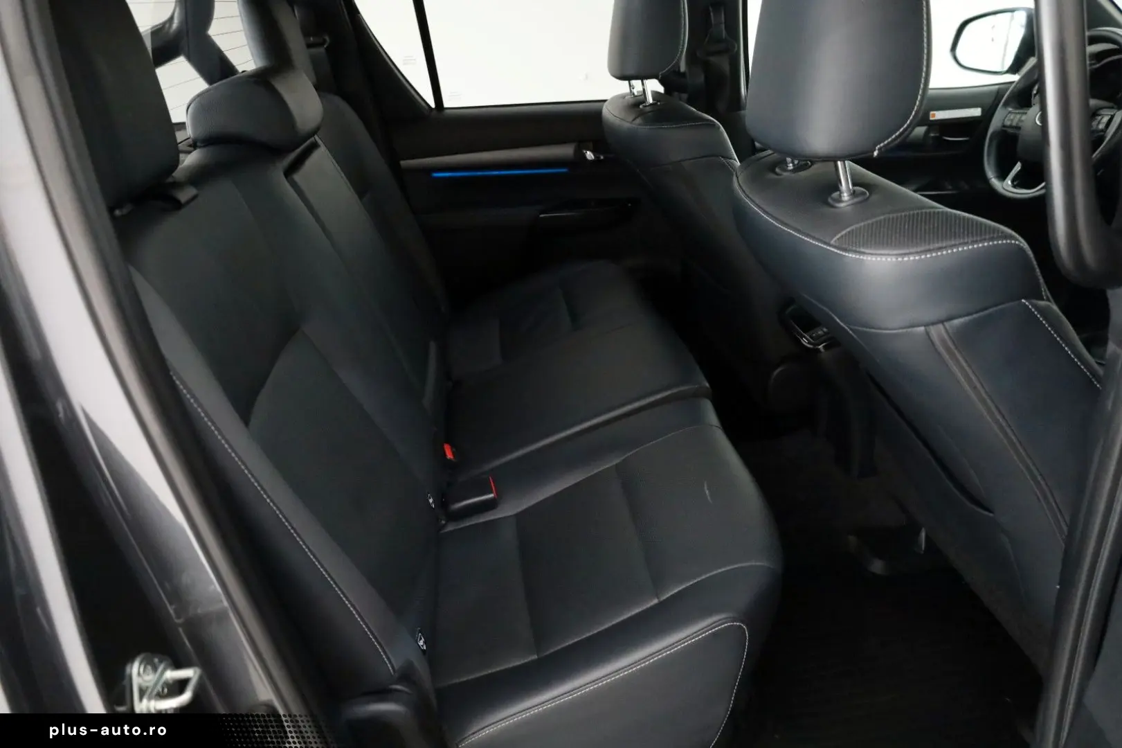 TOYOTA Hilux 2.8 D-4D Invincible Leder ACC Rollo AHK