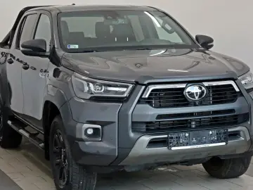 TOYOTA Hilux 2.8 D-4D Invincible Leder ACC Rollo AHK