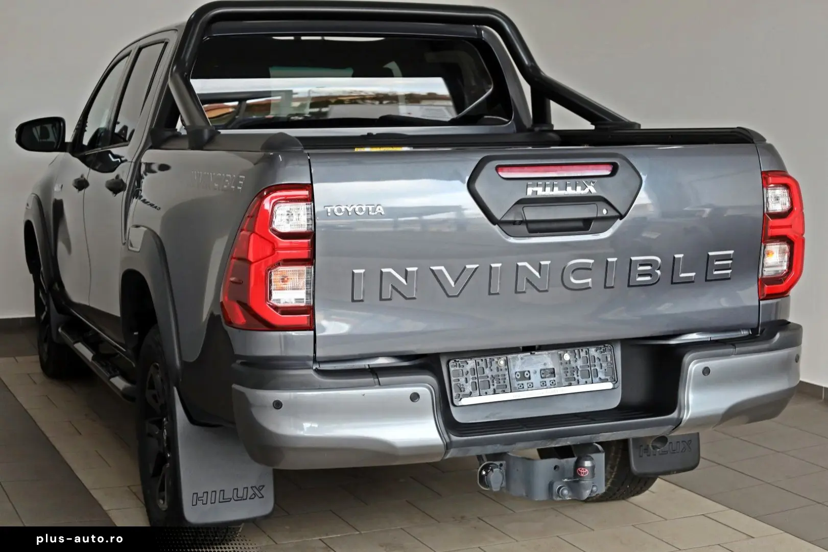 TOYOTA Hilux 2.8 D-4D Invincible Leder ACC Rollo AHK