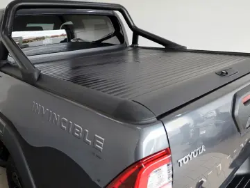 TOYOTA Hilux 2.8 D-4D Invincible Leder ACC Rollo AHK