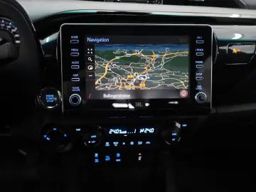 TOYOTA Hilux 2.8 D-4D Invincible Leder ACC Rollo AHK