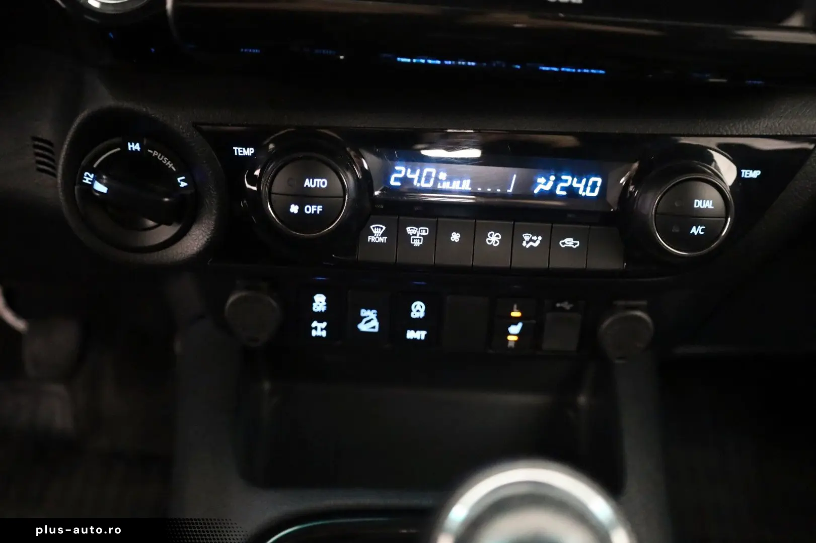 TOYOTA Hilux 2.8 D-4D Invincible Leder ACC Rollo AHK