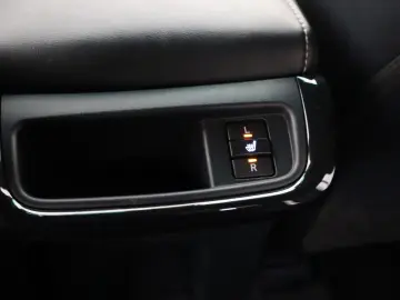 TOYOTA Hilux 2.8 D-4D Invincible Leder ACC Rollo AHK