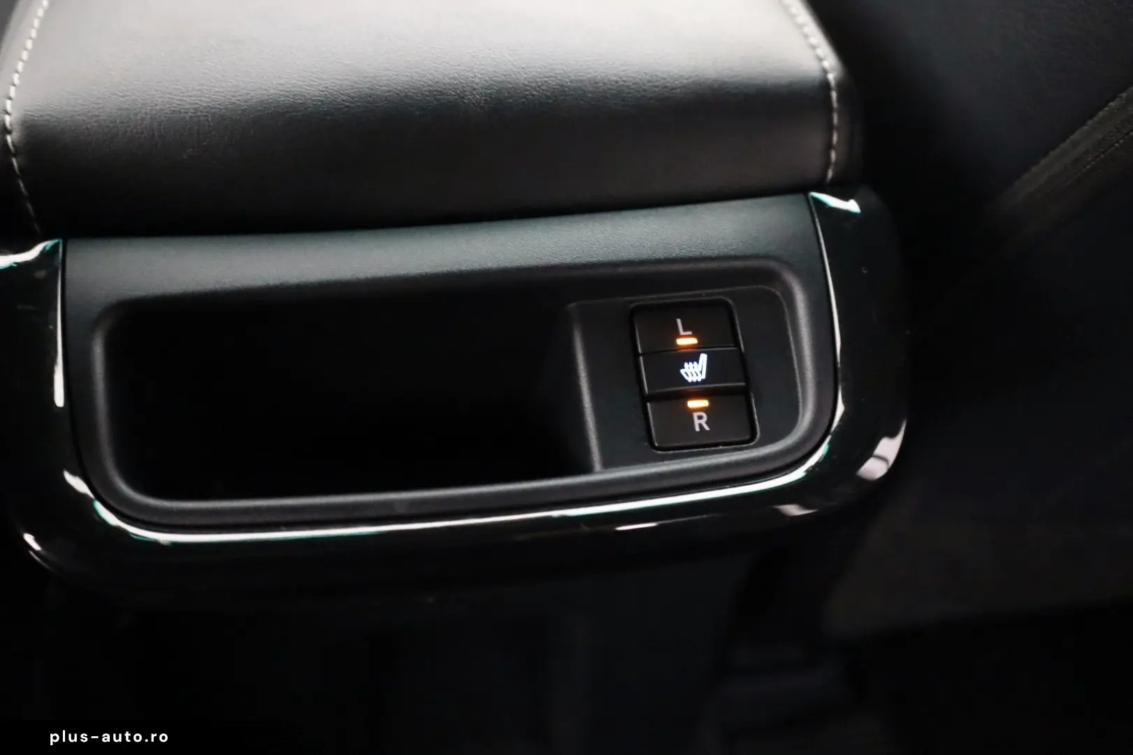 TOYOTA Hilux 2.8 D-4D Invincible Leder ACC Rollo AHK