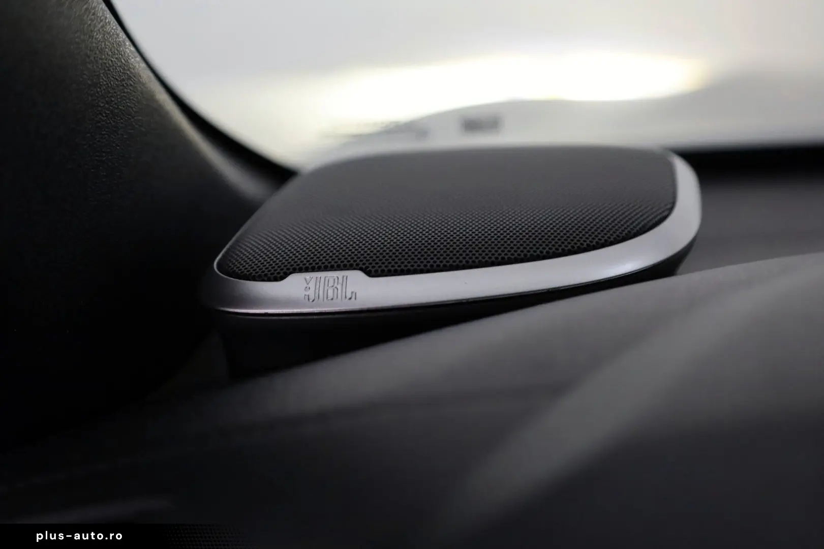 TOYOTA Hilux 2.8 D-4D Invincible Leder ACC Rollo AHK