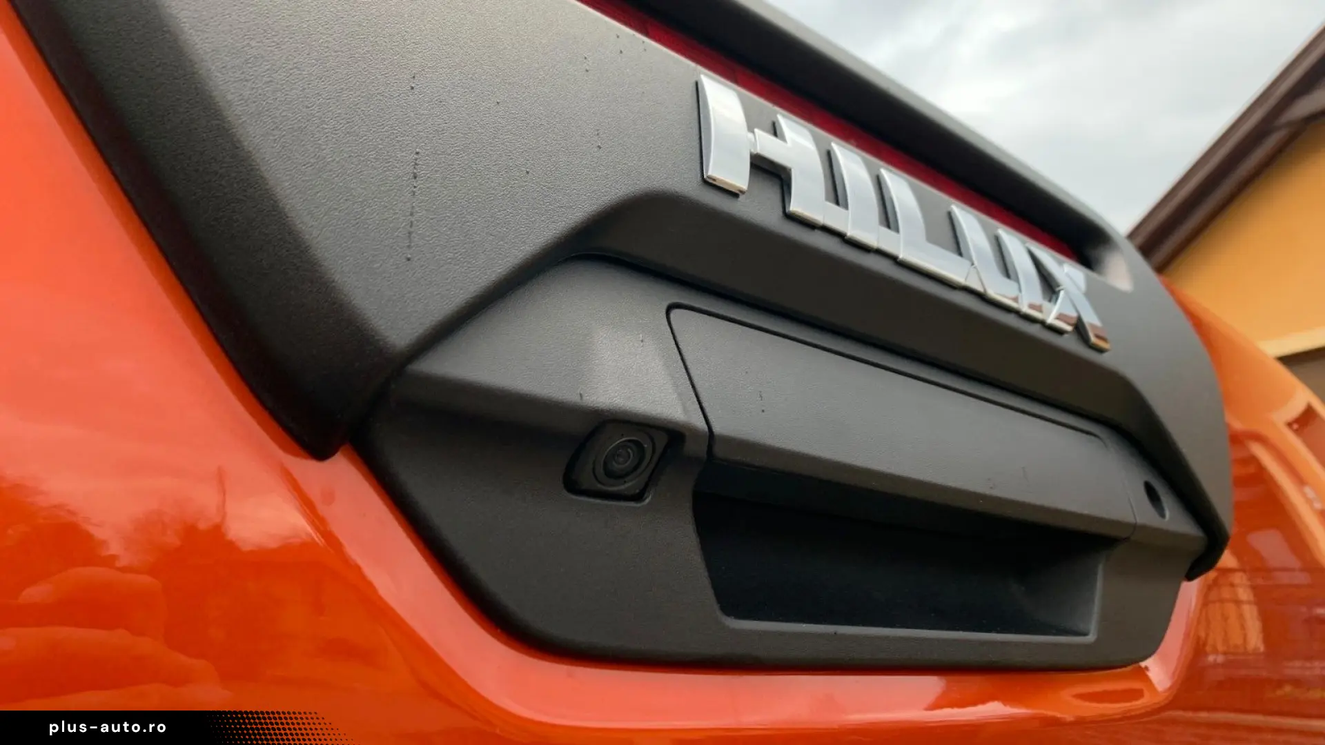 TOYOTA Hilux2.8 D-4D 4X4 DOUBLE INVINCIBLE NET  47990