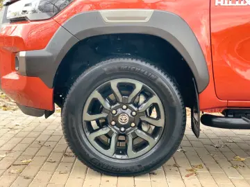 TOYOTA Hilux2.8 D-4D 4X4 DOUBLE INVINCIBLE NET  47990