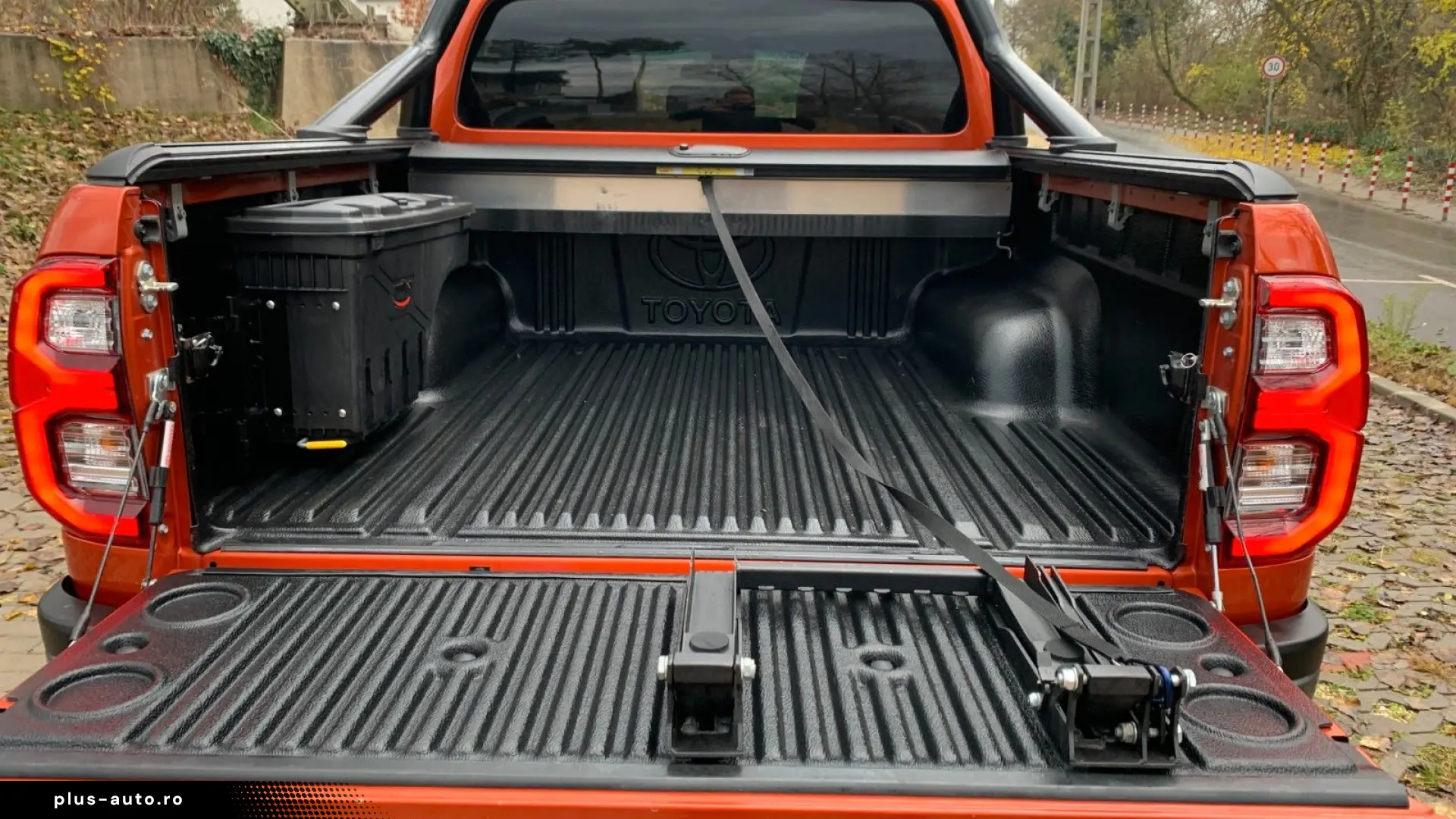 TOYOTA Hilux2.8 D-4D 4X4 DOUBLE INVINCIBLE NET  47990