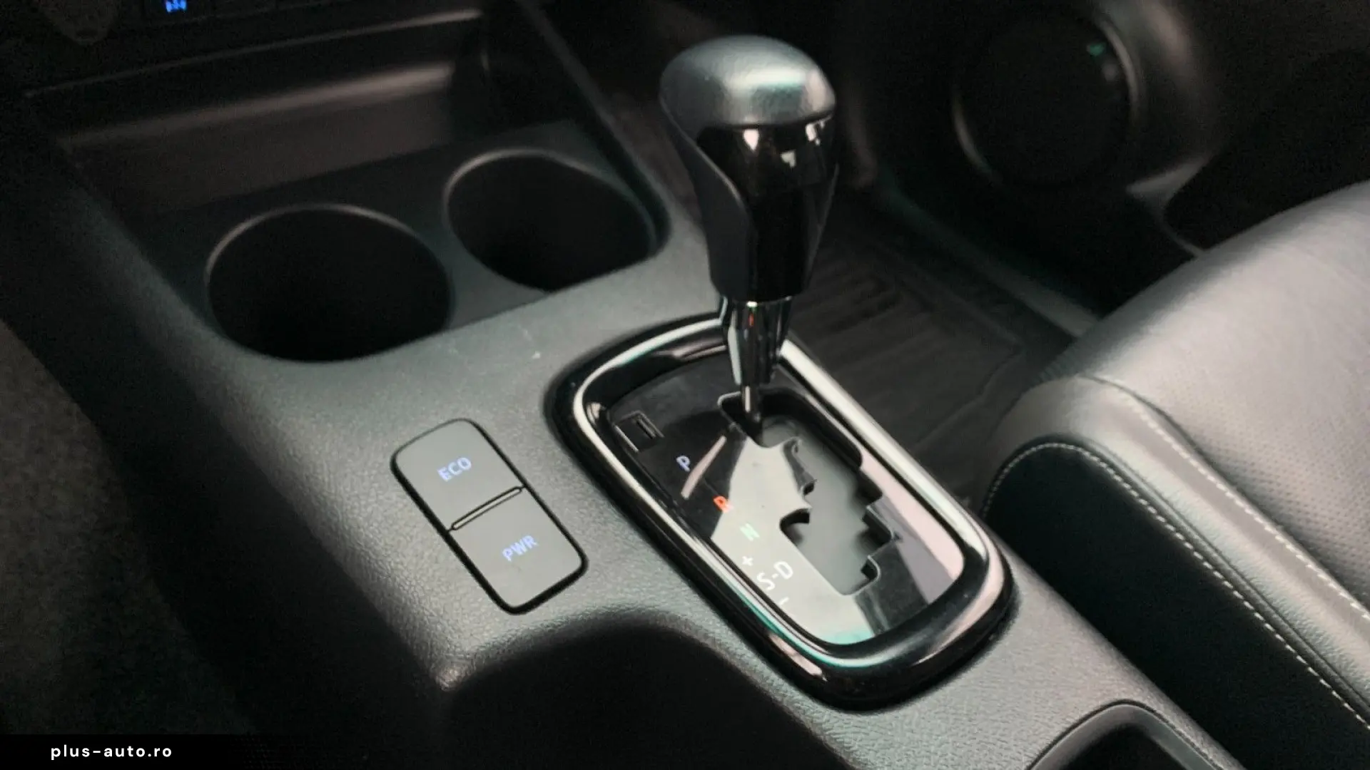 TOYOTA Hilux2.8 D-4D 4X4 DOUBLE INVINCIBLE NET  47990