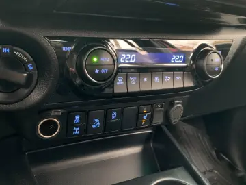 TOYOTA Hilux2.8 D-4D 4X4 DOUBLE INVINCIBLE NET  47990