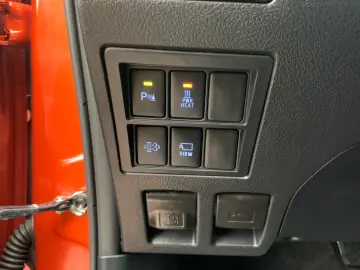 TOYOTA Hilux2.8 D-4D 4X4 DOUBLE INVINCIBLE NET  47990