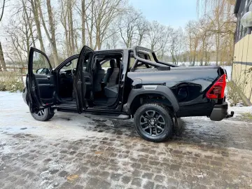 TOYOTA Hilux 2.8 D-4D 4Wd Invincible JBL AHK Rollo Büge