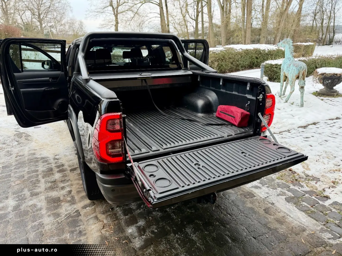 TOYOTA Hilux 2.8 D-4D 4Wd Invincible JBL AHK Rollo Büge