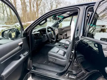 TOYOTA Hilux 2.8 D-4D 4Wd Invincible JBL AHK Rollo Büge