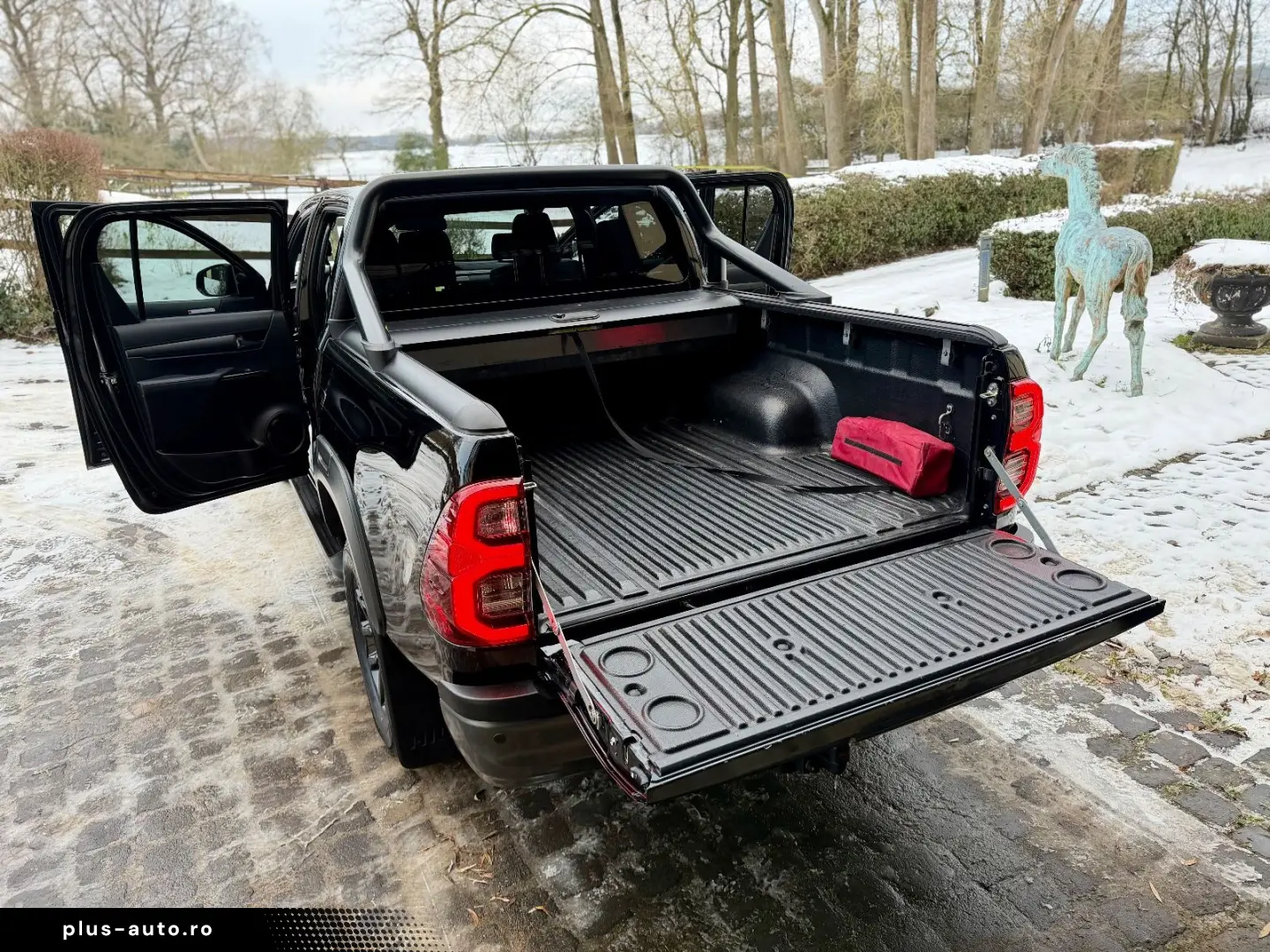 TOYOTA Hilux 2.8 D-4D 4Wd Invincible JBL AHK Rollo Büge