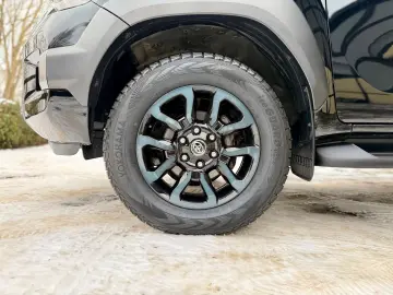 TOYOTA Hilux 2.8 D-4D 4Wd Invincible JBL AHK Rollo Büge