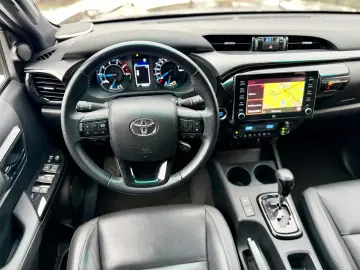 TOYOTA Hilux 2.8 D-4D 4Wd Invincible JBL AHK Rollo Büge