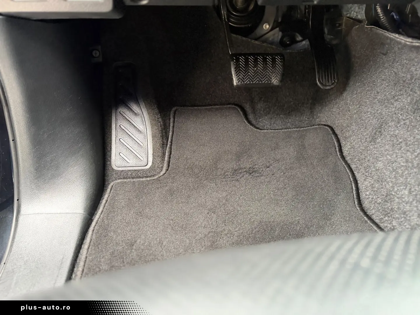 TOYOTA Hilux 2.8 D-4D 4Wd Invincible JBL AHK Rollo Büge