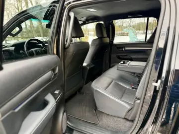 TOYOTA Hilux 2.8 D-4D 4Wd Invincible JBL AHK Rollo Büge
