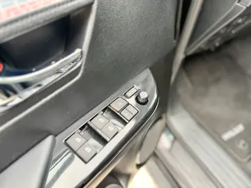 TOYOTA Hilux 2.8 D-4D 4Wd Invincible JBL AHK Rollo Büge