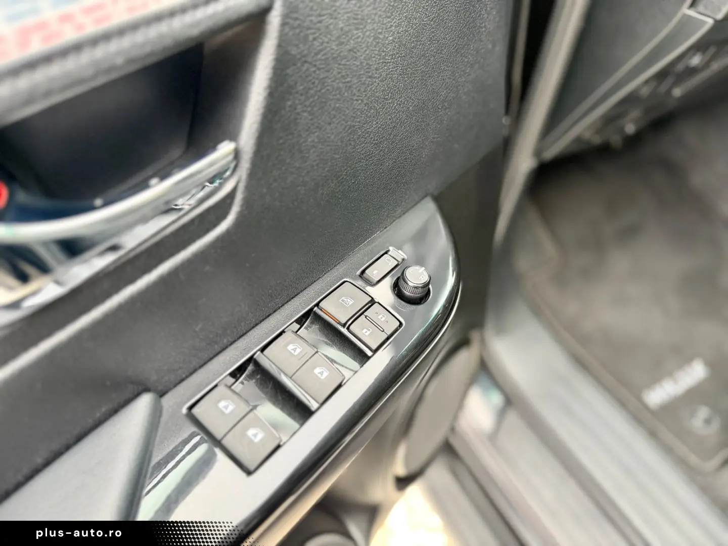 TOYOTA Hilux 2.8 D-4D 4Wd Invincible JBL AHK Rollo Büge