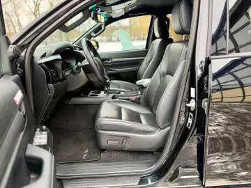 TOYOTA Hilux 2.8 D-4D 4Wd Invincible JBL AHK Rollo Büge