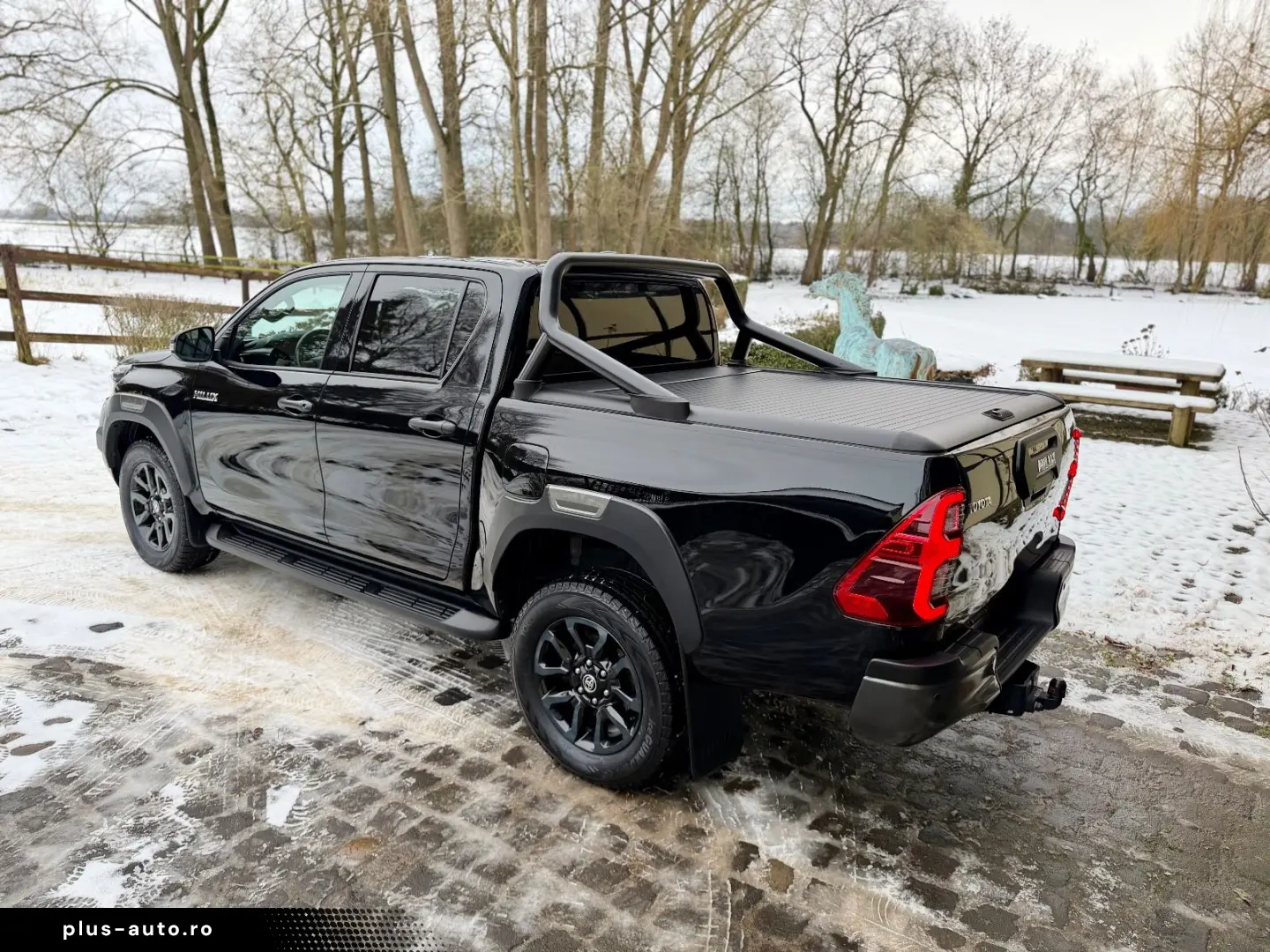 TOYOTA Hilux 2.8 D-4D 4Wd Invincible JBL AHK Rollo Büge